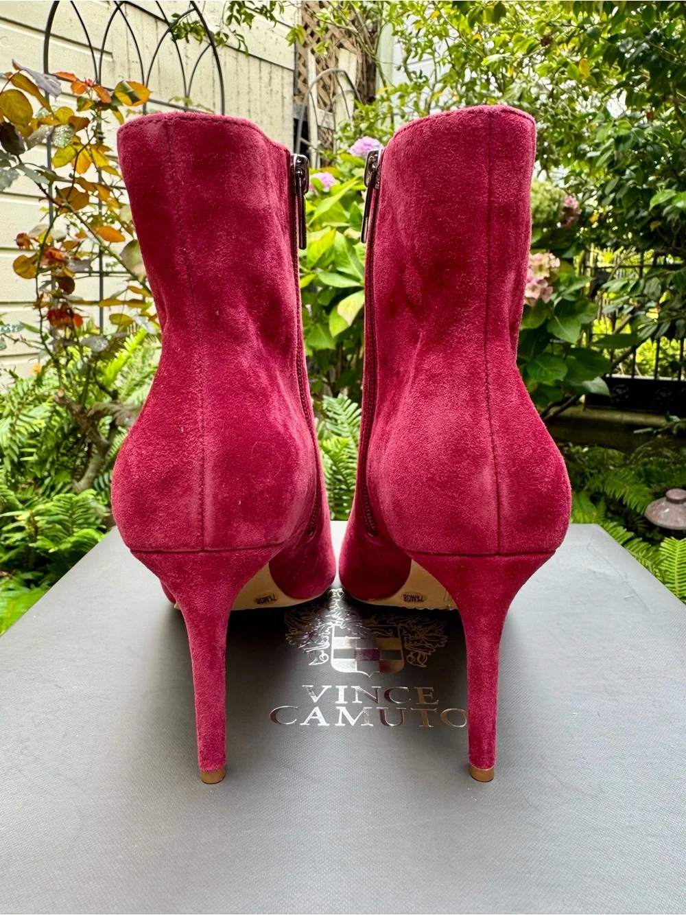 Vince Camuto Allost Suede Pointed-Toe Ankle Boots Red Brick Sz 7.5